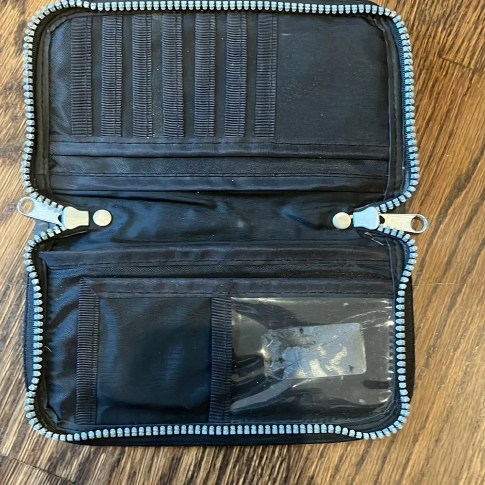 Hugo Boss Black Leather Wallet with Gold-Toned Clasp